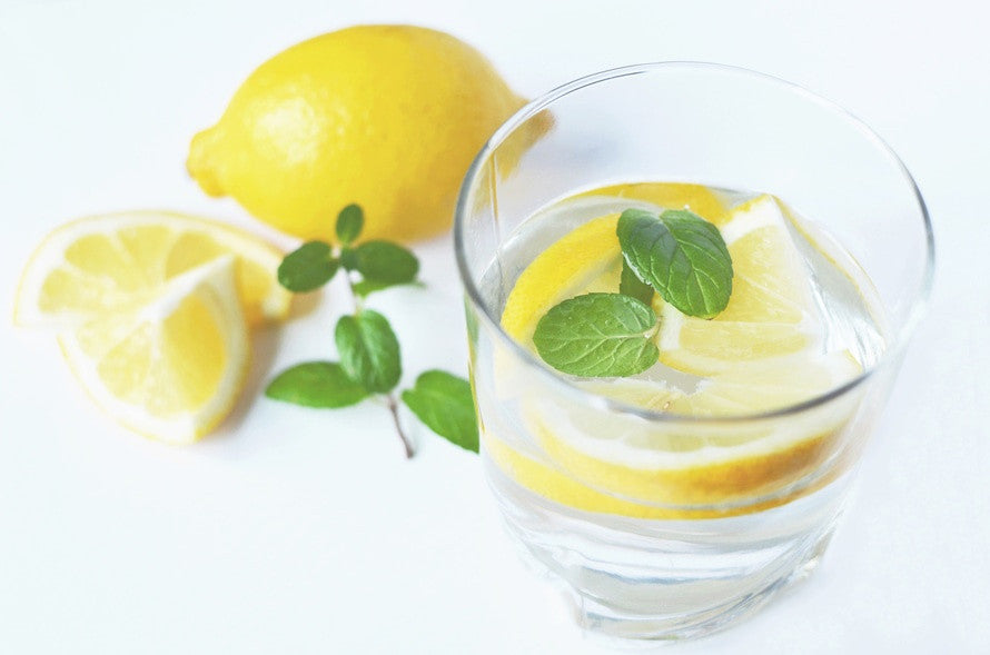 10 Amazing Benefits of Lemon Water